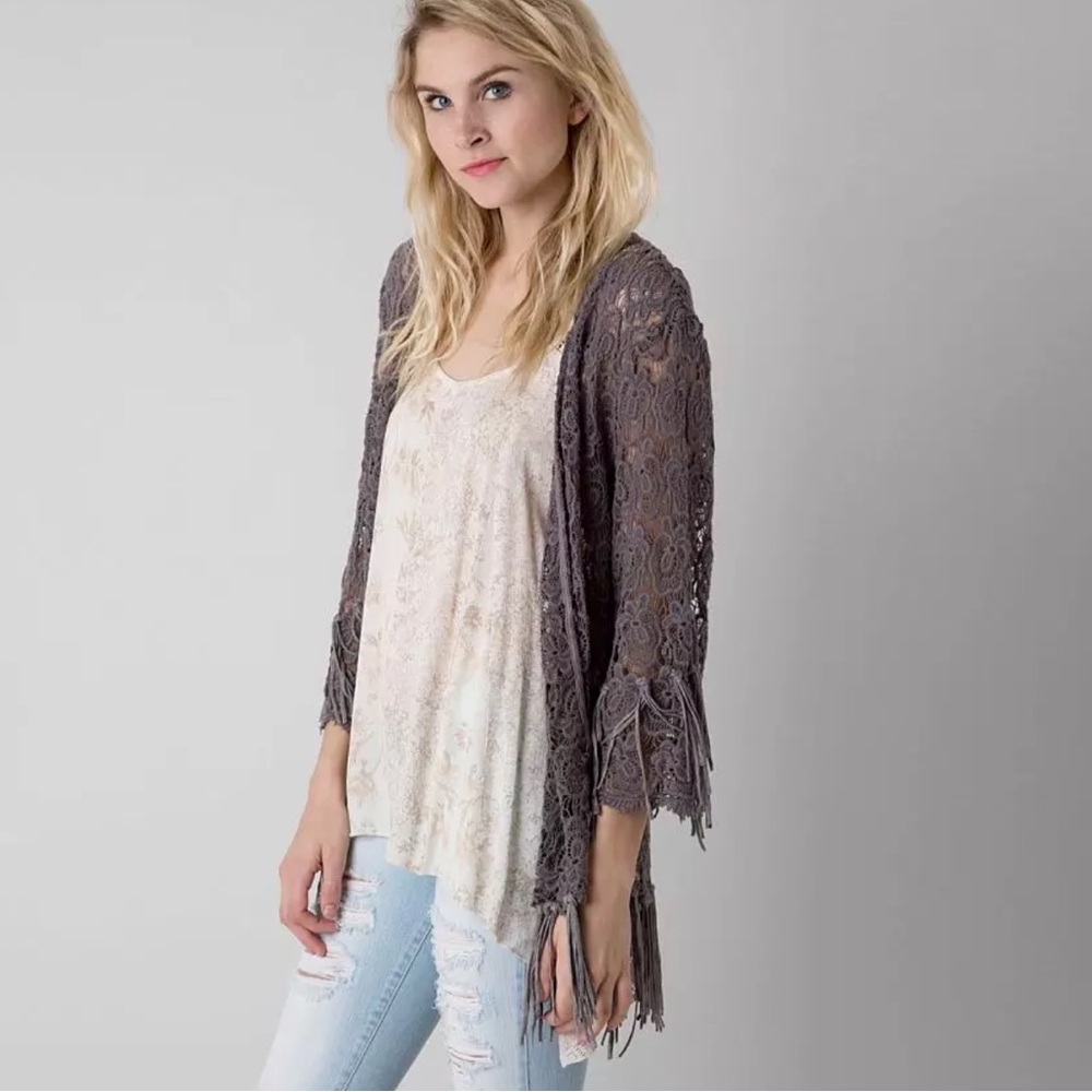 Gimmicks by BKE Ivory Tan Crochet Asymmetrical Floral Tank Women’s Size Medium